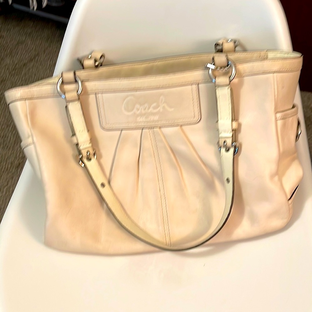 Coach Gallery White Pleated Leather Gallery Tote Shoulder HandBag C0920-F13759